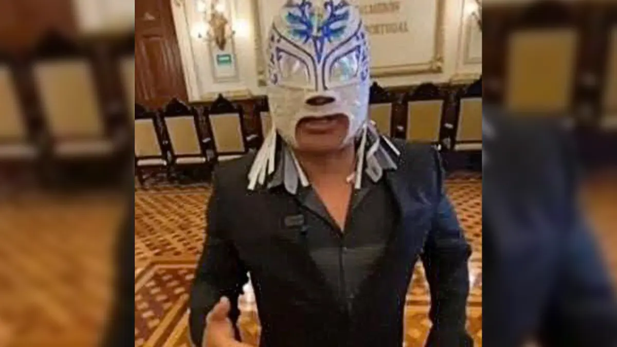 Pegasso, el luchador y policía municipal acusado de golpear a su hijo, sigue activo