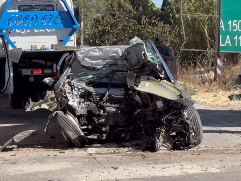 Conductor muere prensado en la México-Puebla