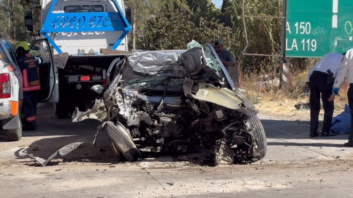 Conductor muere prensado en la México-Puebla