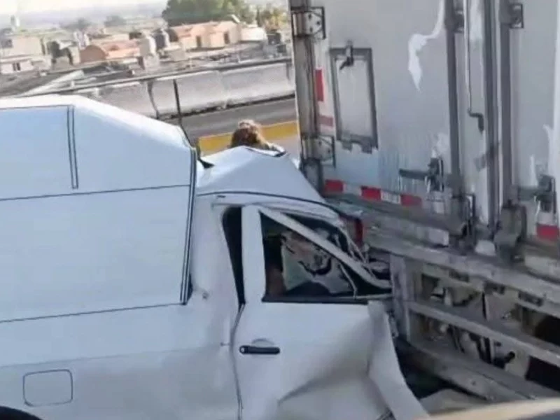 Muere prensado tras aparatoso choque en la Puebla-Orizaba