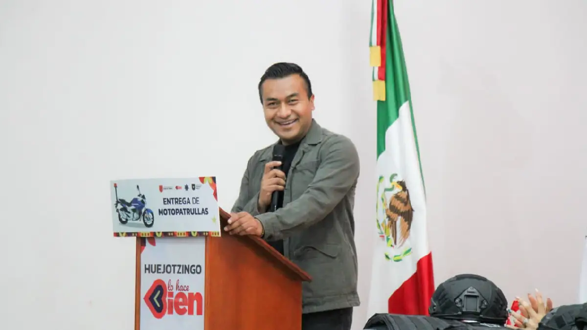 Roberto Solís fortalece la seguridad en Huejotzingo; Entrega motopatrullas y equipamiento táctico