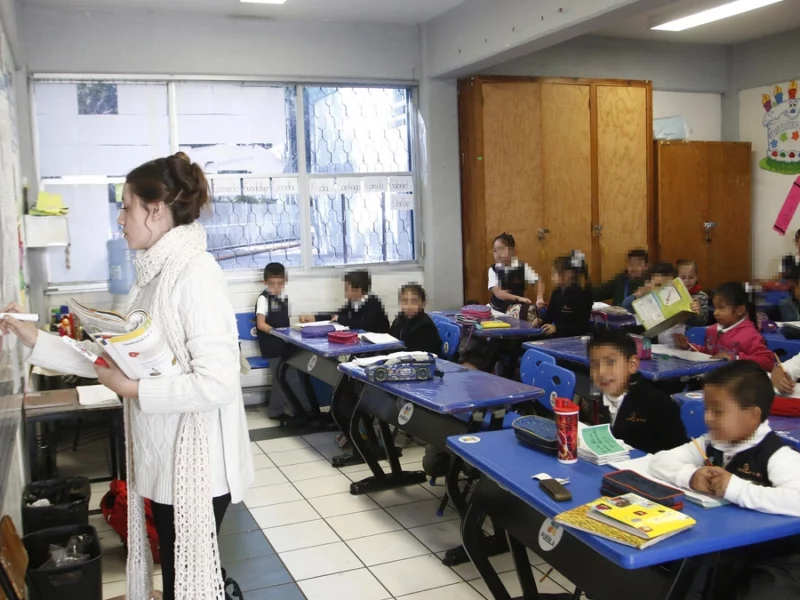 Gobierno de Puebla contratará seguro para maestros y personal de la SEP 