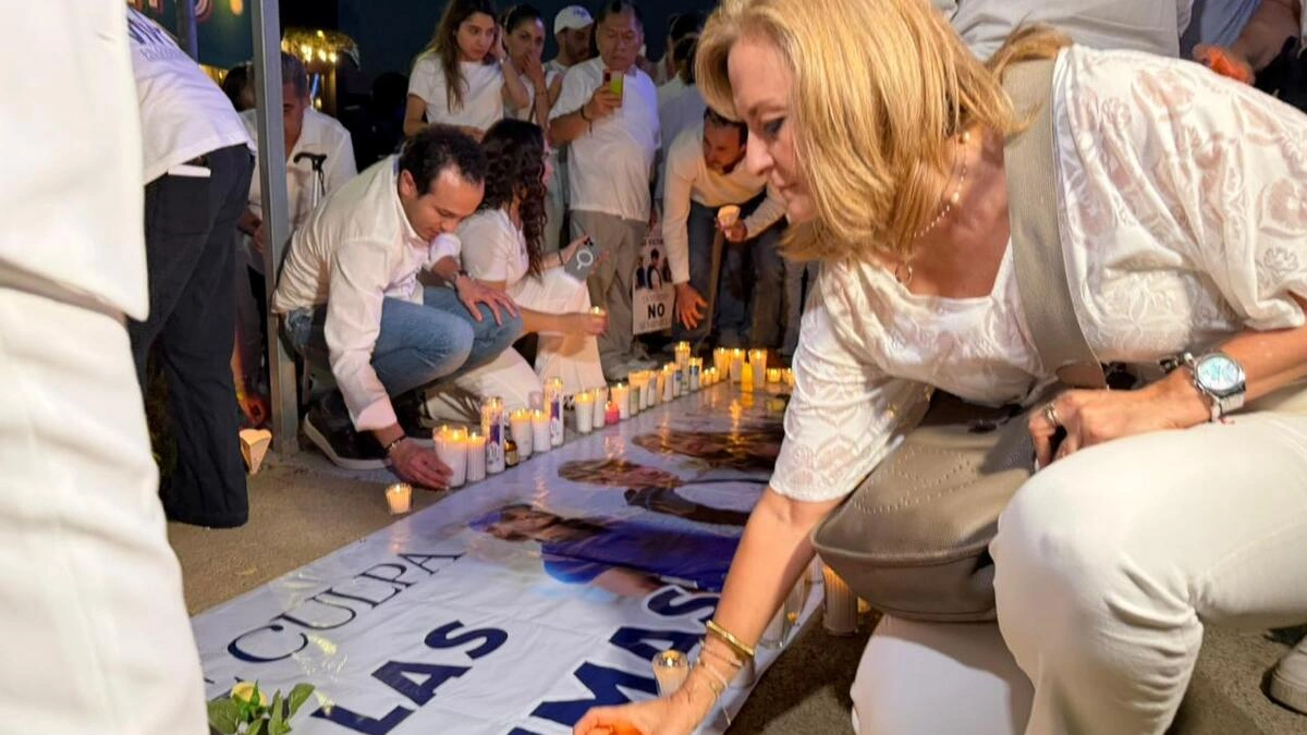 Colocan ofrenda en memoria de las víctimas del ataque en Sala de Despecho Puebla