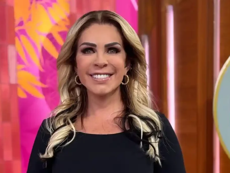 Rocío Sánchez Azuara, la conductora de Acércate a Rocío.