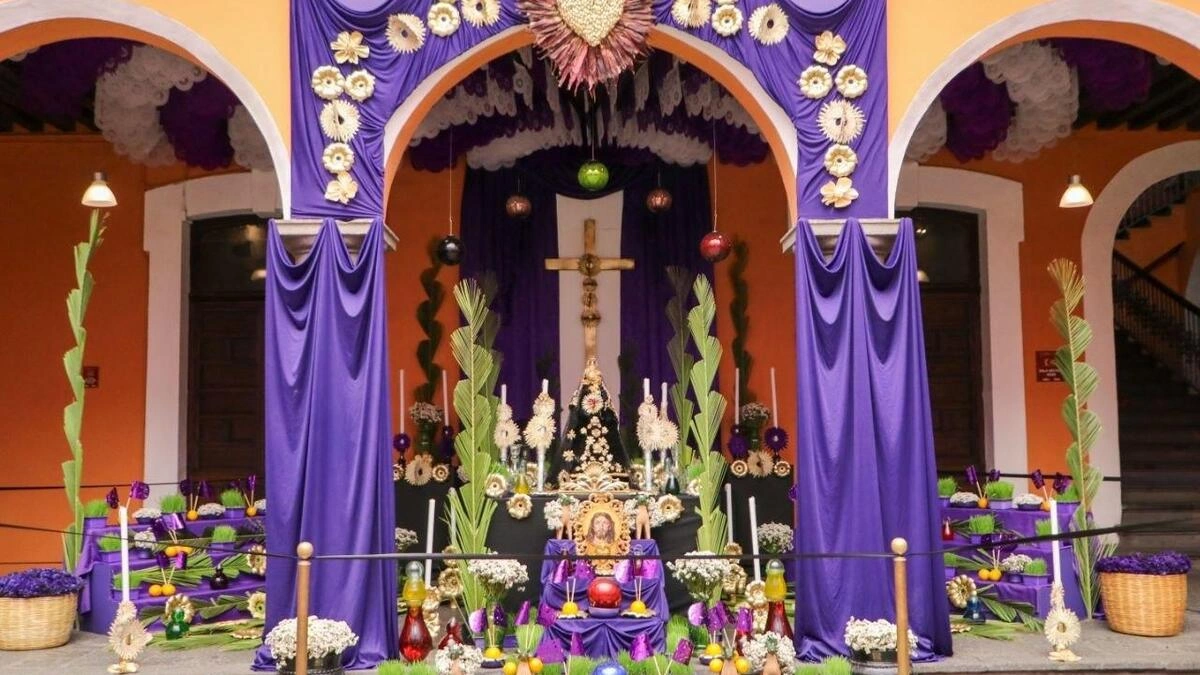 Visita en Puebla el Altar de Dolores, una exposición con 50 años de tradición