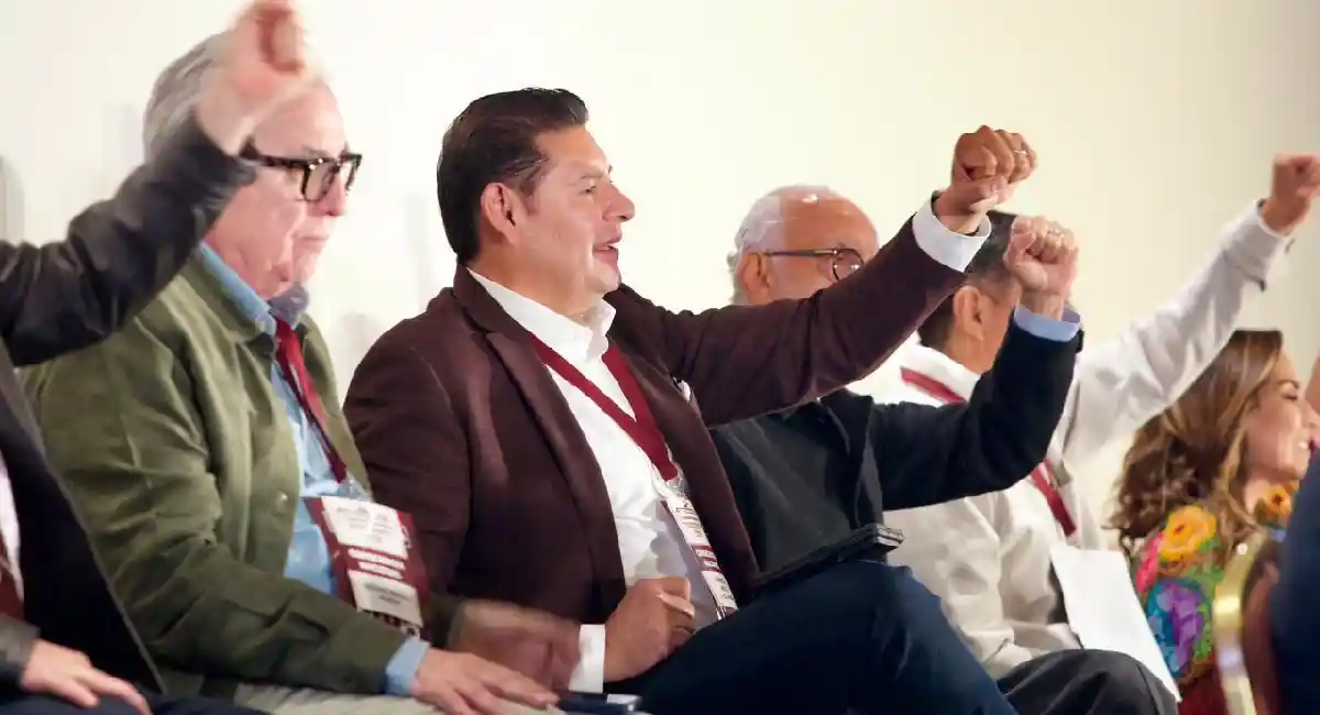 Asiste Alejandro Armenta al Consejo Nacional de Morena.
