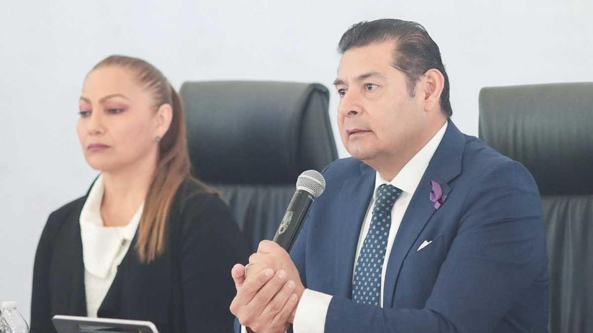 Reta Armenta a opositores al Cablebús de Puebla: muestren su huella ambiental 