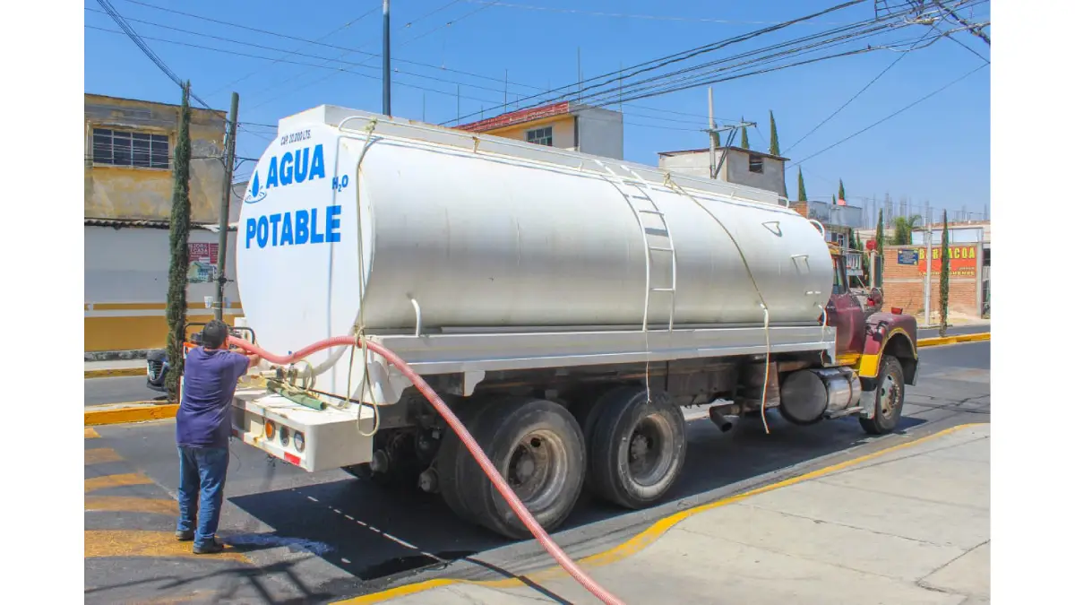 Garantiza Roberto Solís abasto de agua en el primer barrio durante rehabilitación del pozo "El Pirul"