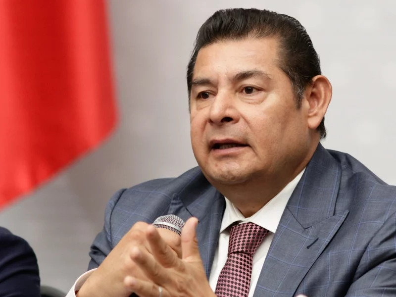 Club Puebla no progresará mientras lo usen como negocio leonino: Armenta 