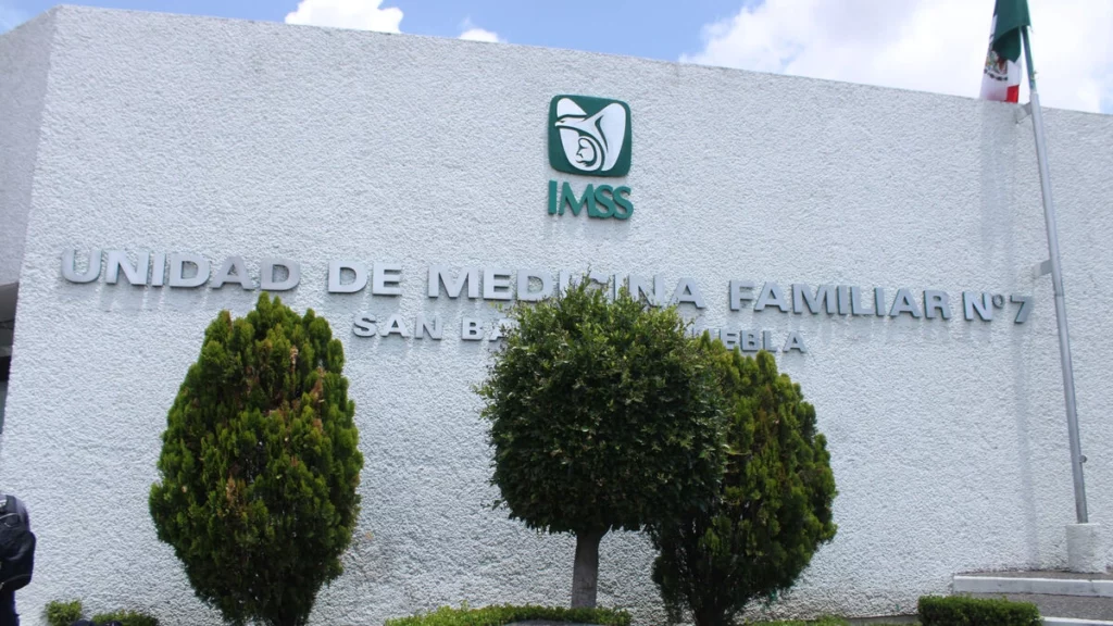 Comando armado roba medicamentos de la clínica del IMSS en San Bartolo