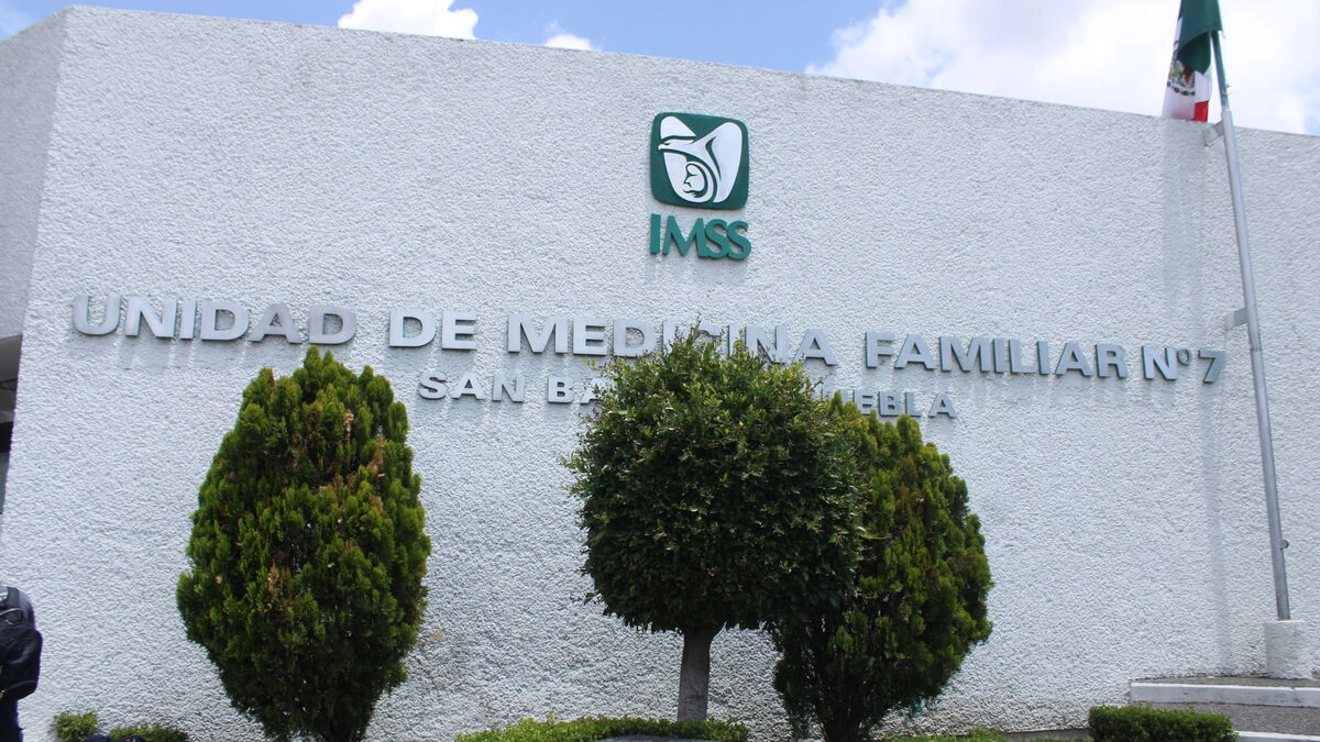 Comando armado roba medicamentos de la clínica del IMSS en San Bartolo