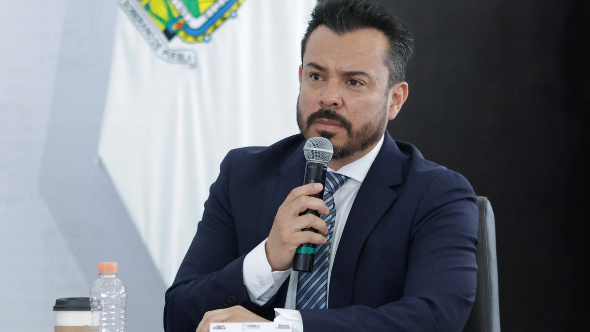 García Parra pide que no nada más lo inviten a comparecer, sino también a las sesiones del Congreso de Puebla