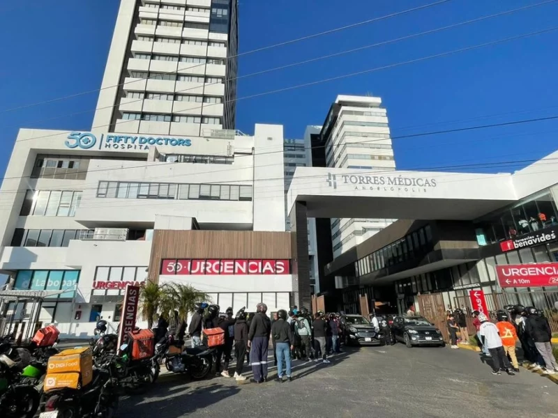 Repartidores se reúnen en el Hospital Mac para linchar a unos roba motos