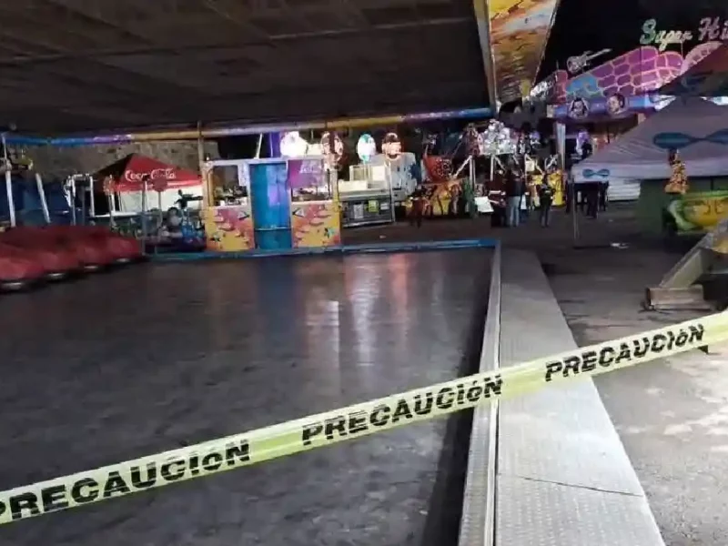 Muere joven al caer de un juego mecánico en el municipio de Huauchinango.