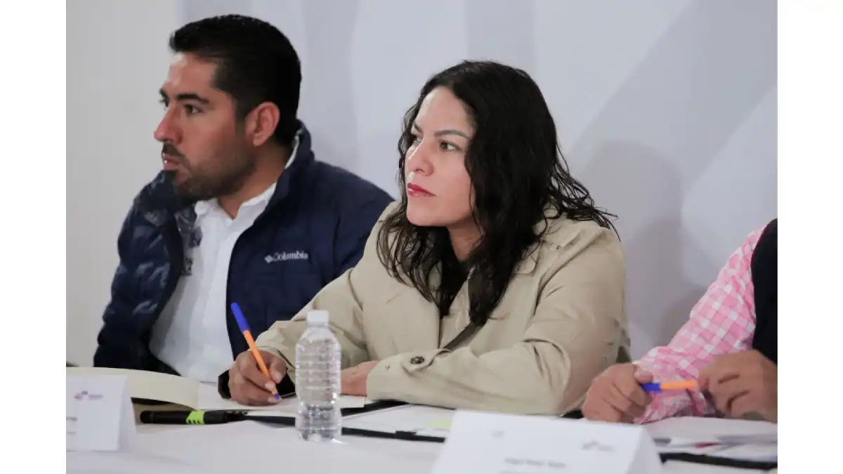 Lupita Cuautle da seguimiento a agenda comunitaria con autoridades auxiliares