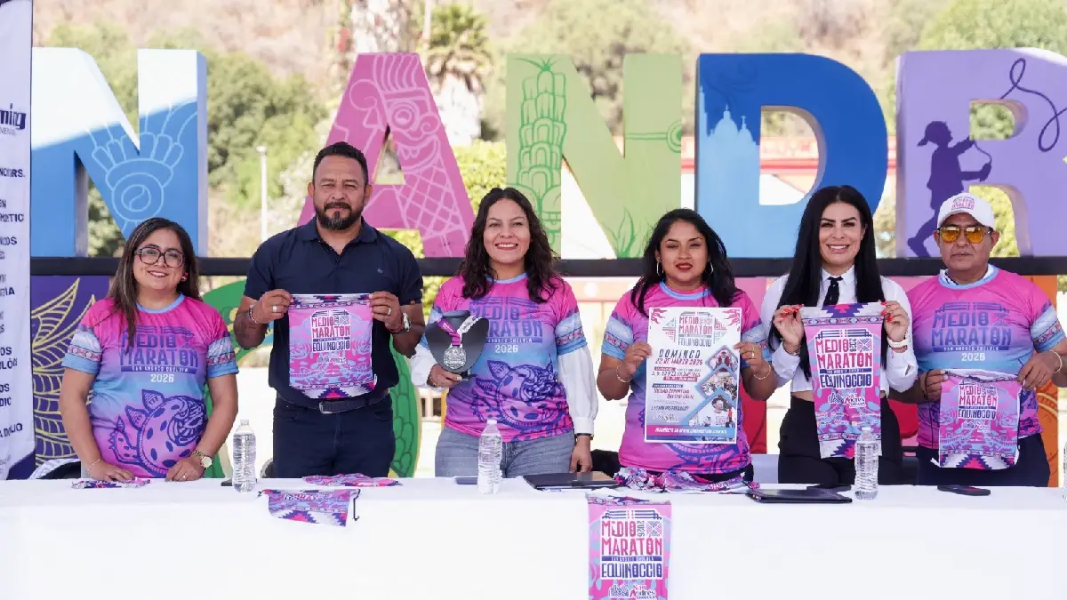 Presentan playera y medalla del Medio Maratón San Andrés Cholula, Equinoccio 2026