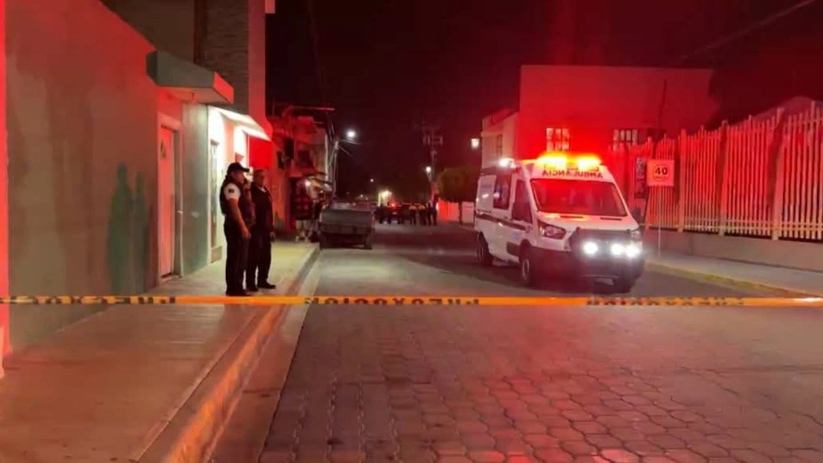 Conductor de un Mini Cooper atropella a dos taqueros en Tehuacán; uno murió  