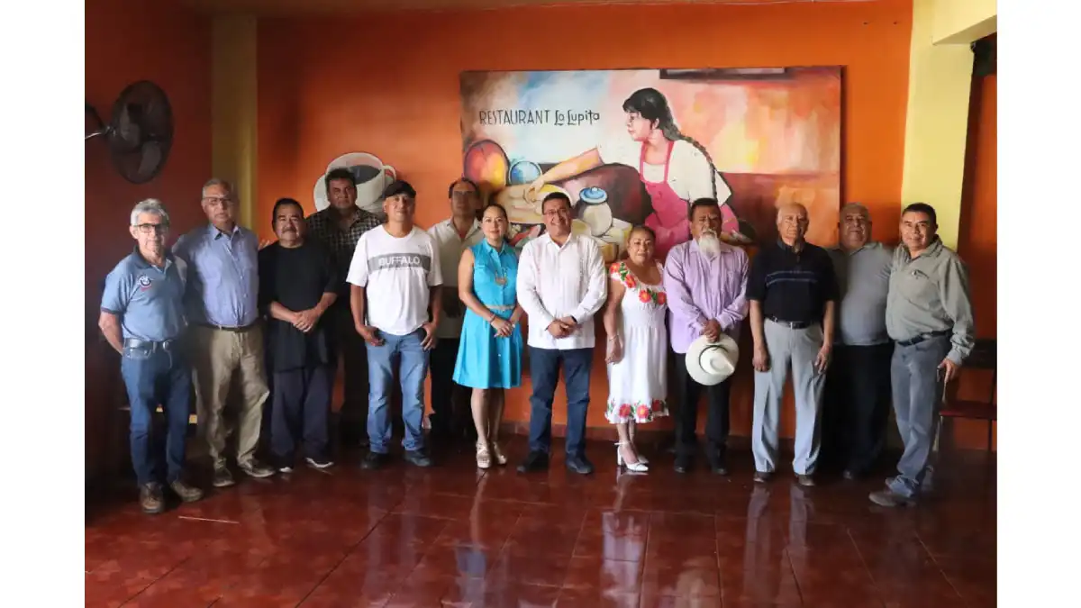 En recorrido por la Mixteca poblana, el diputado Pável Gaspar Ramírez sostuvo una reunión de trabajo con  integrantes de la CANACO de Izúcar de Matamoros