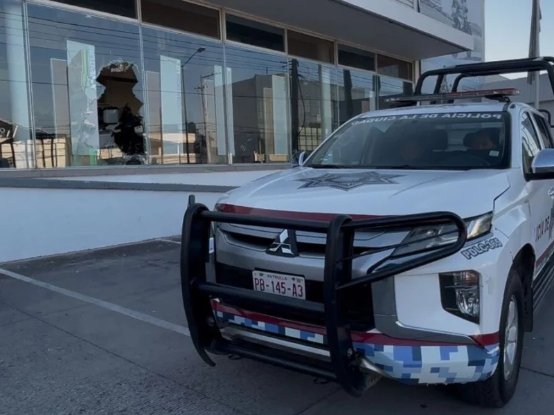 Dan cristalazo a la agencia BMW del bulevar Esteban de Antuñano