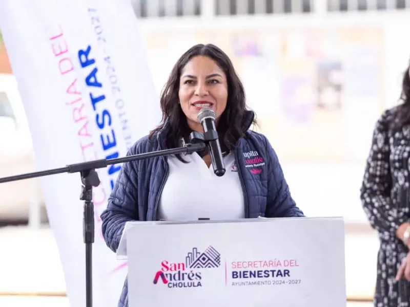 Entrega Lupita Cuautle apoyos económicos para fortalecer la educación en San Andrés Cholula