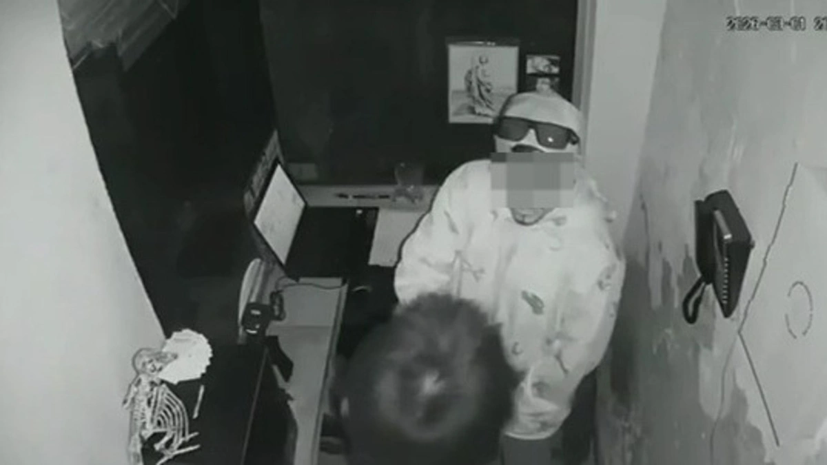 VIDEO: Asaltan en menos de un minuto estacionamiento cerca del IMSS San José