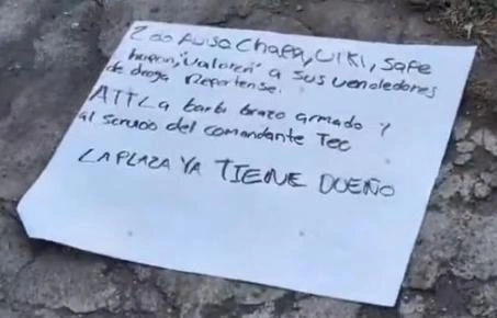 Durante el ataque armado en la colonia Santa María, los hombres dejaron cartulinas con mensajes.