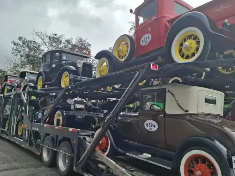 Autos clásicos Ford que fueron robados en la autopista Puebla-Orizaba.