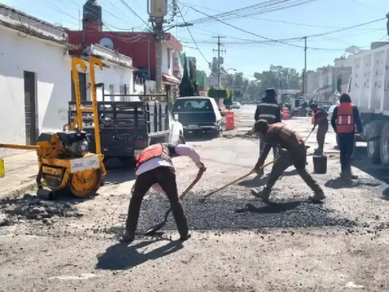 Fortalece Gobierno de Puebla bacheo en la capital poblana