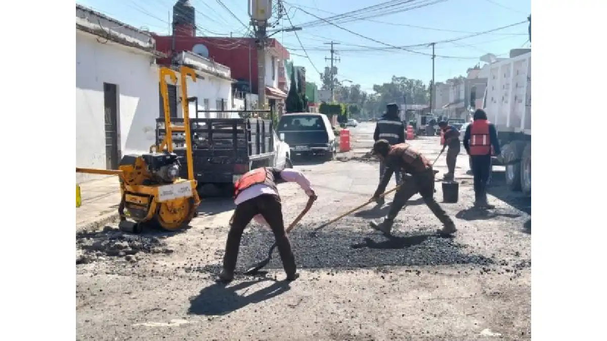 Fortalece Gobierno de Puebla bacheo en la capital poblana
