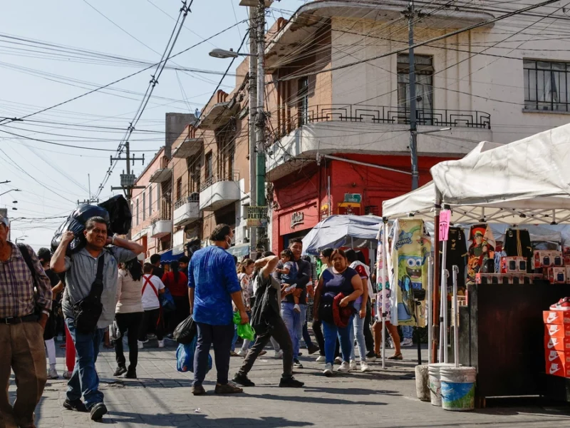 Detienen a tres durante un velorio y comerciantes bloquean calles del Centro Histórico