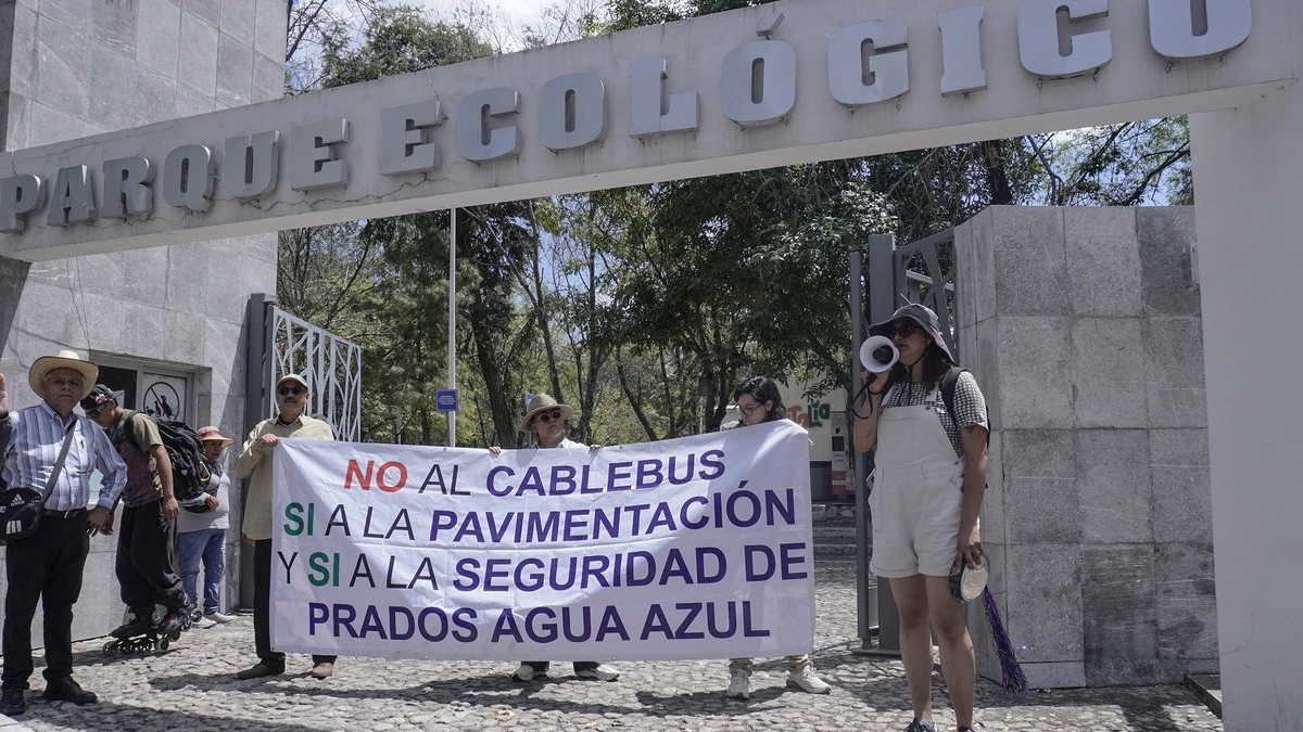 ¿Está suspendida la obra del Cablebús en Puebla?