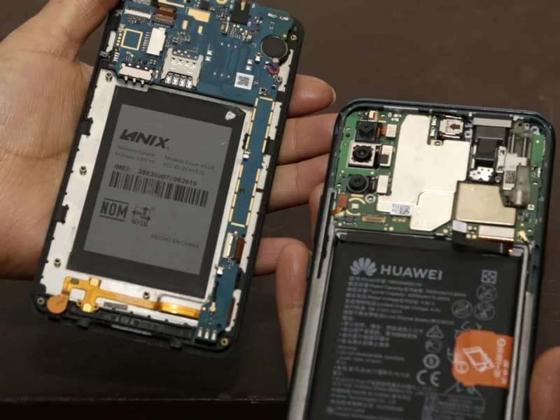 Celulares robados acaban en locales de reparación y plazas del Centro Histórico de Puebla 