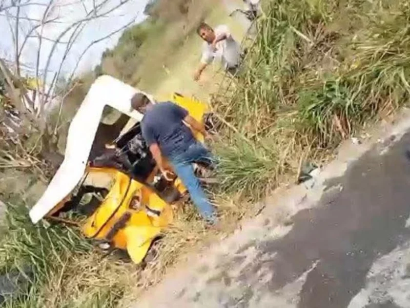 Choque entre mototaxi y auto deja cinco heridos en Mecapalapa, Pantepec