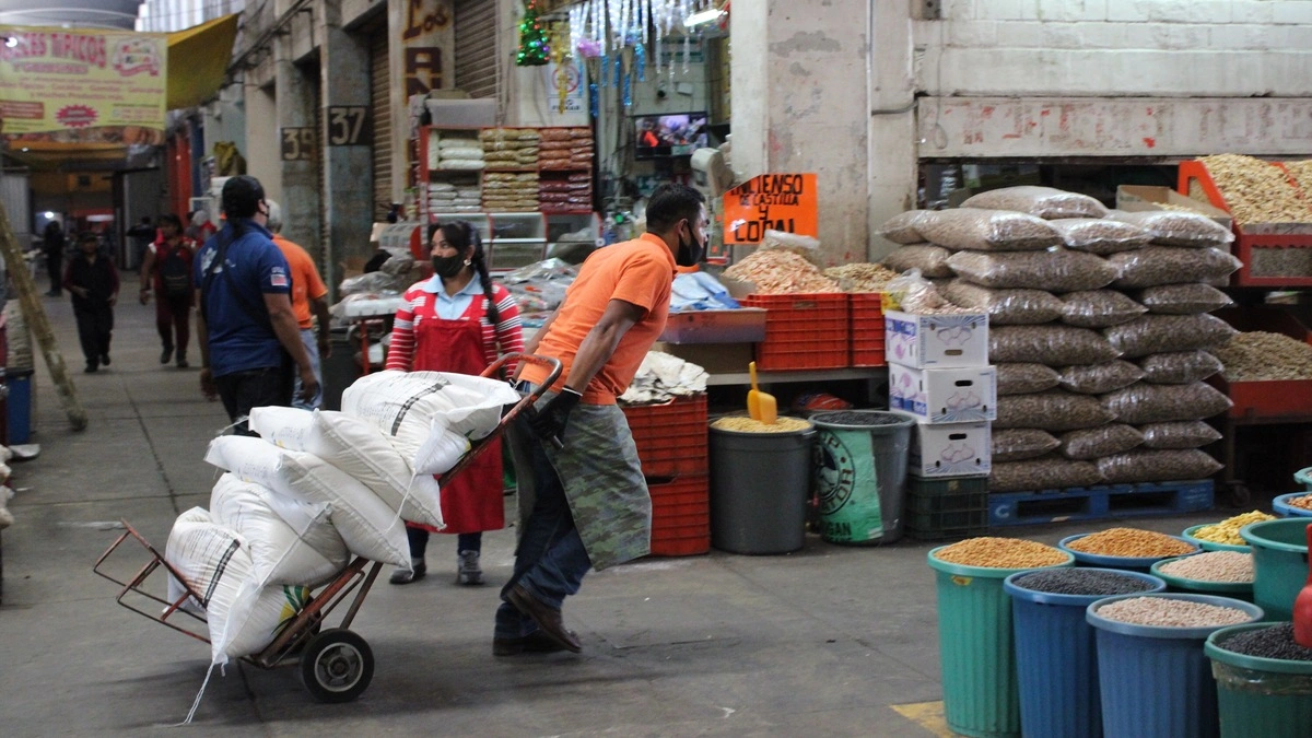 Privan de la libertad a trabajador de la Central de Abasto para robarle 500 mil pesos