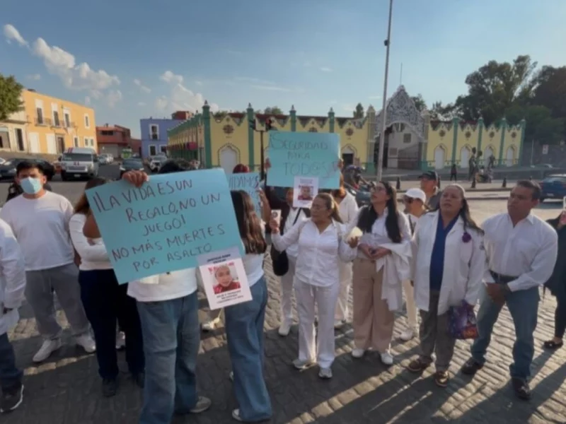 Claman justicia por el asesinato de la enfermera Cecilia en la federal a Tehuacán