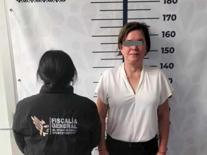 Agentes de la FGE de Puebla detuvieron a una exdiputada de Veracruz, Gabriela Arango Gibb, por el delito de retención de menores en agravio de su propia nieta. 