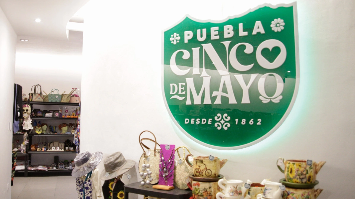 Gobierno comprará más gorras, libretas y tazas Puebla Cinco de Mayo 