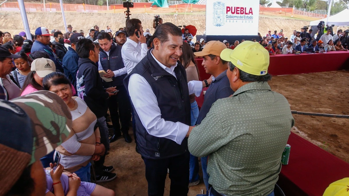 Cambio de formato de "las mañaneras" de Armenta privilegia cercanía y diálogo directo