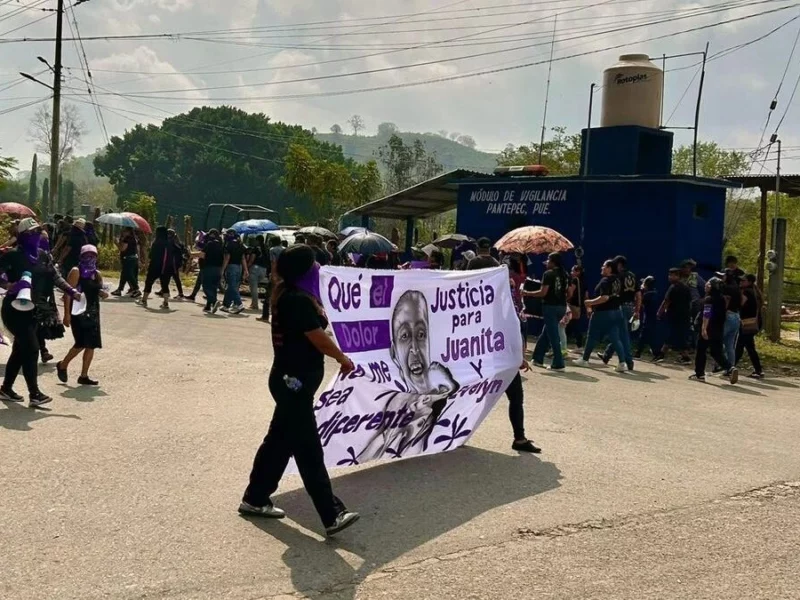 Marchan en Pantepec para exigir justicia por Evelyn y Juanita, víctimas de feminicidio