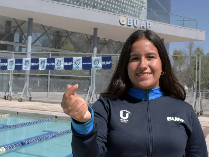 Estudiante de Arquitectura de la BUAP destaca en nado de aguas abiertas