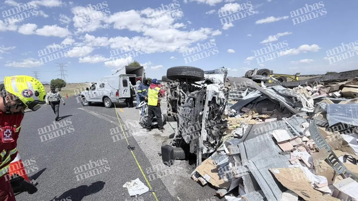 Repartidor de pinturas muere prensado en accidente sobre la Amozoc–Perote