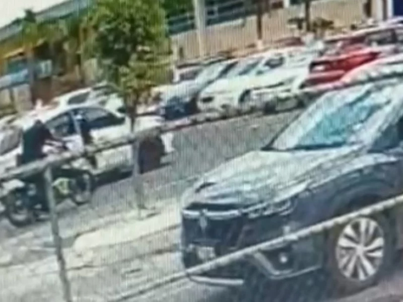 VIDEO: Así intentaron robar una motocicleta del estacionamiento de Palmas Plaza