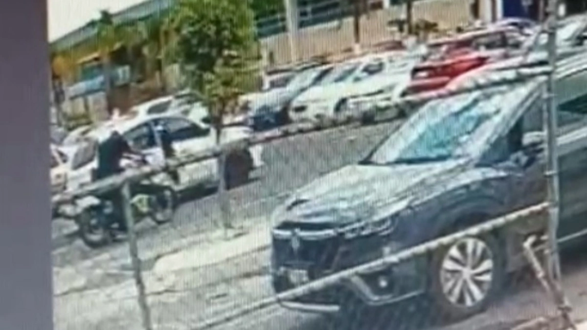 VIDEO: Así intentaron robar una motocicleta del estacionamiento de Palmas Plaza