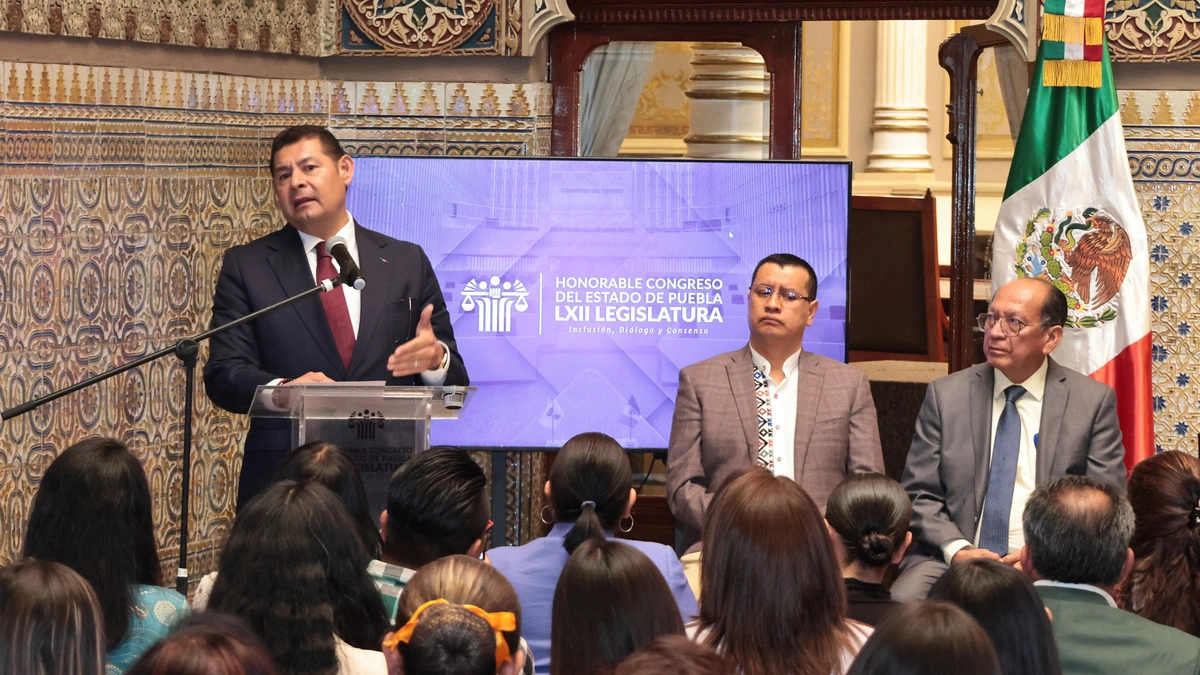 Alejandro Armenta dice que Puebla necesita más mujeres presidentas municipales