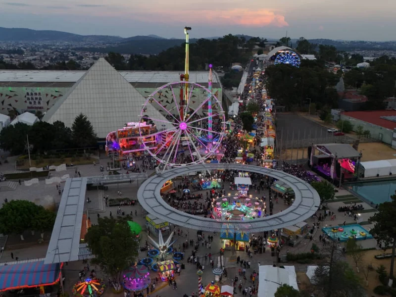 Contratarán shows de pirotecnia y seguridad privada para Feria de Puebla 2026