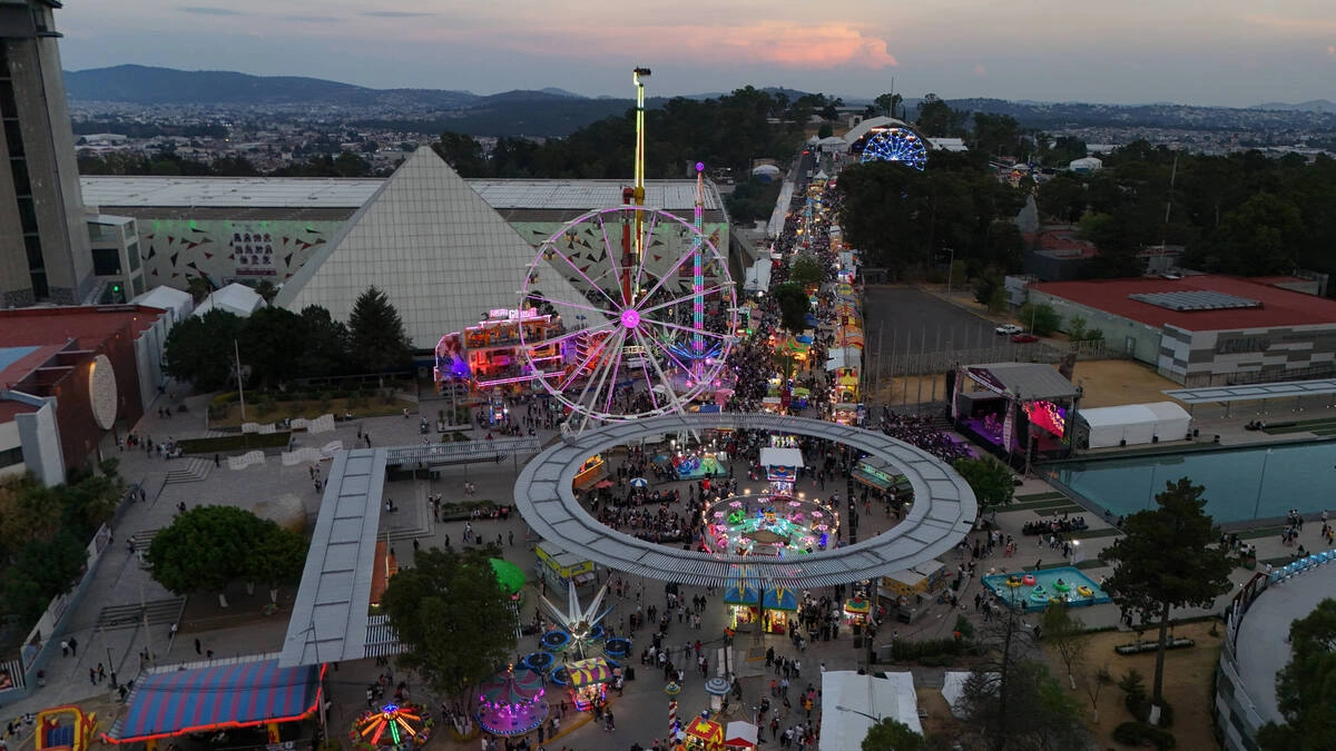 Contratarán shows de pirotecnia y seguridad privada para Feria de Puebla 2026
