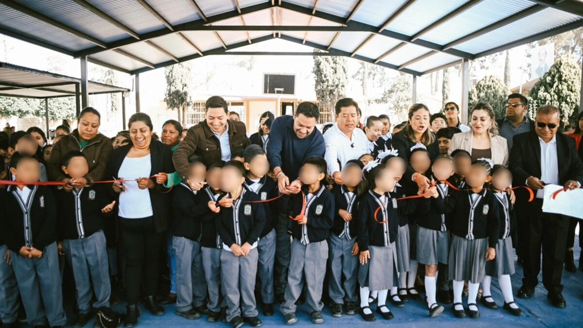 Villegas acude a la inauguración del techado de la primaria Aquiles Serdán en Tecamachalco