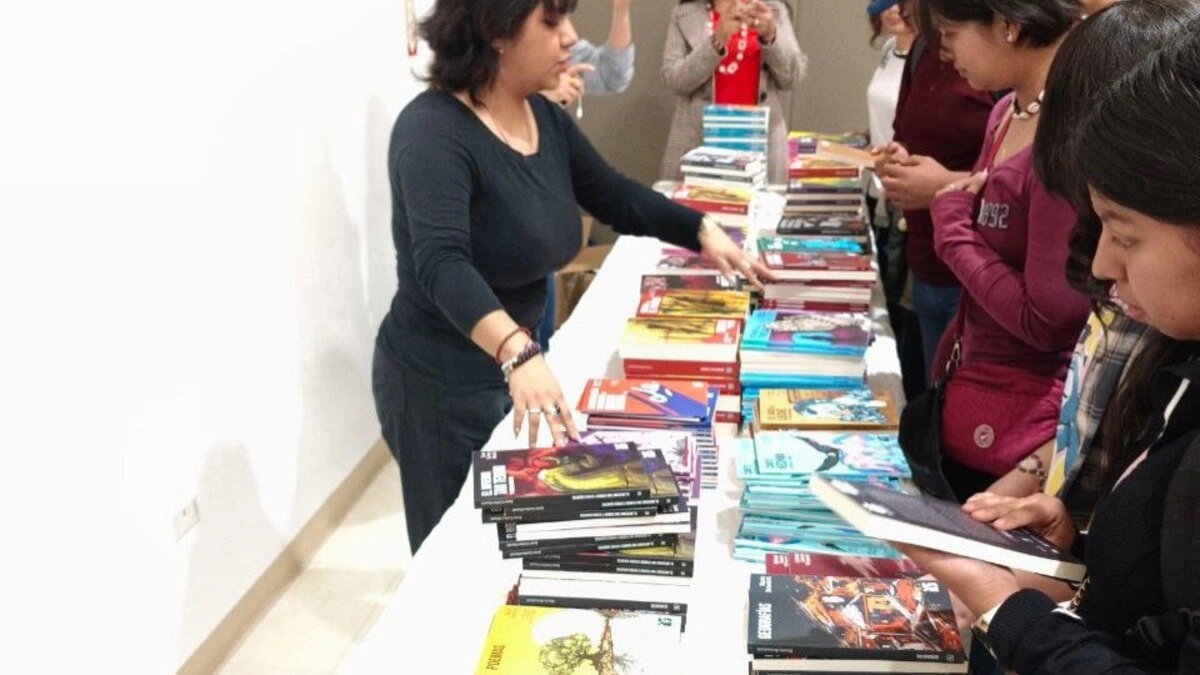 Llega a Puebla el programa “25 para el 25” que regalará libros a jóvenes
