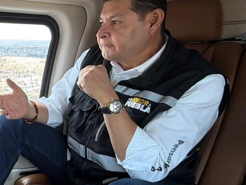 En Viernes Santo, Armenta sobrevuela Puebla para labores de seguridad