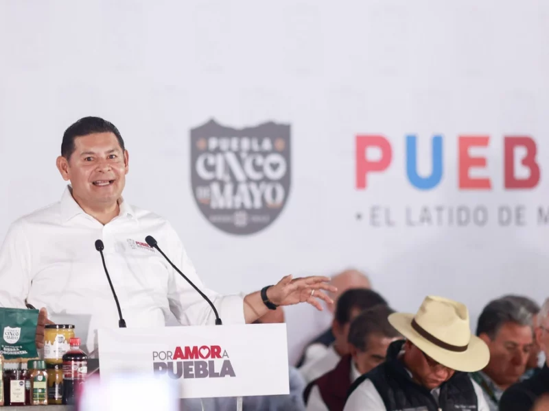 Armenta anuncia obras para San José Chiapa; la más importante es la ampliación de la carretera federal